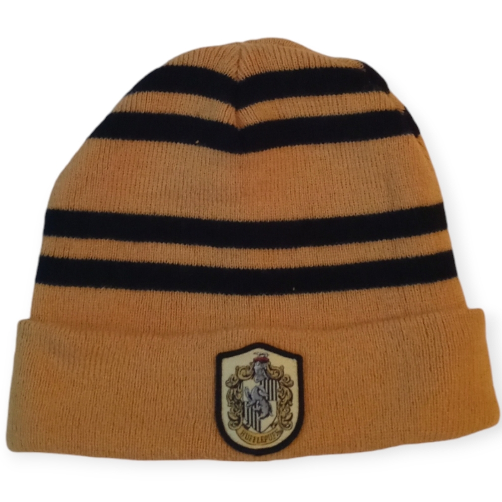 WARNER BRO. ELOPE HARRY POTTER HUFFLEPUFF HOUSE KNIT BEANIE. ONE SIZE
